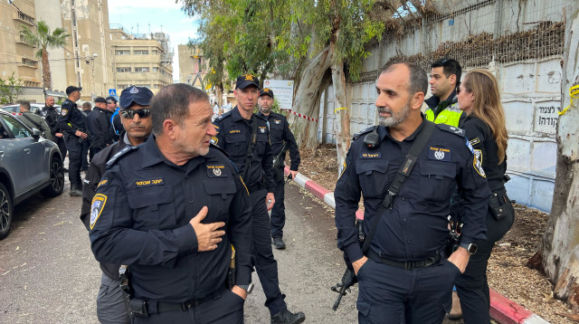 ניצב דני לוי בזירת הפיגוע בחיפה (צילום: דוברות המשטרה)