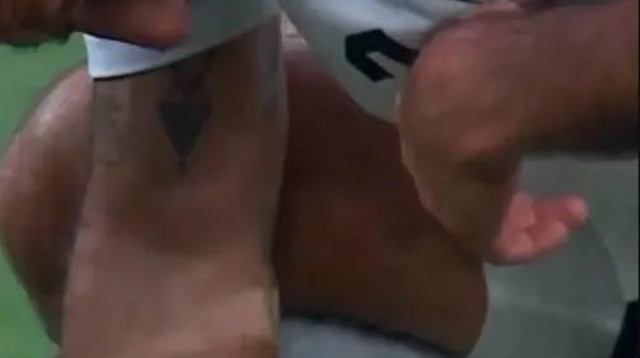 הקעקוע של שחקן נבחרת עיראק רבין סלאקה (צילום: אתר רשמי, אינסטרם)