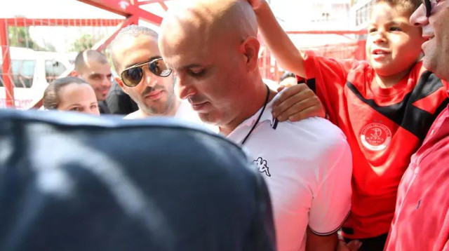 מאמן הפועל תל אביב, יוסי אבוקסיס (צילום: קובי אליהו)