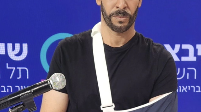 אורי לייזרוביץ בתור עידן עמדי (צילום: צילום מסך מתוך קשת 12)