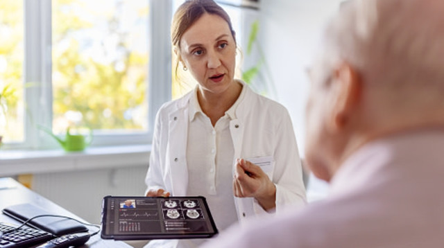  "המחלה כרונית ולרוב מתקדמת בקצב איטי, ולכן במרבית המטופלים אין צורך בטיפול בעת האבחנה" (צילום: Luis Alvarez gettyimages)