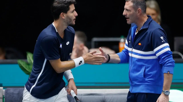 יוני ארליך מאמן נבחרת הדיוייס של ישראל עם ישי עוליאל (צילום: אתר רשמי, איגוד הטניס)