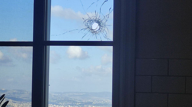 פגיעה בבית בקיבוץ מירב (צילום: רשתות חברתיות, שימוש לפי סעיף 27 א')