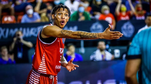 שחקן גרנאדה ג'ו תומאסון (צילום: אתר רשמי, אתר פיב"א)