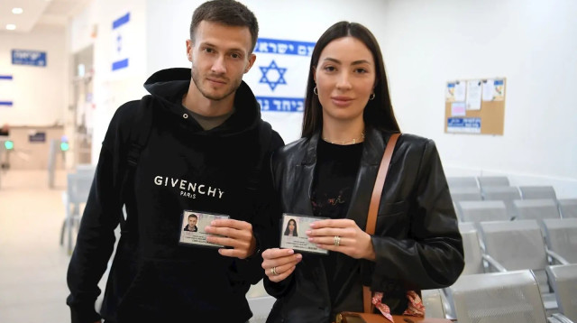 דניל לסובוי קשר מכבי חיפה מקבל תעודת זהות ישראלית (צילום: אתר רשמי, מכבי חיפה)