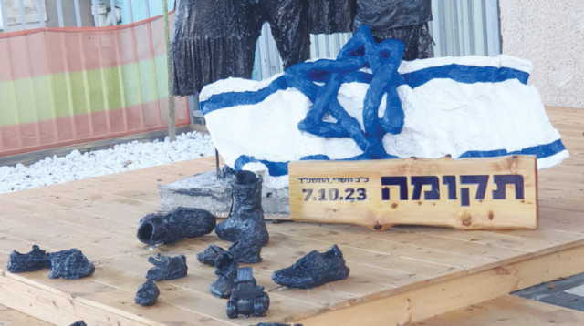 אנדרטת תקומה (צילום: יח"צ עתיד)