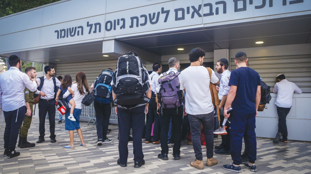 מתגייסים  (צילום: אבשלום ששוני, פלאש 90)