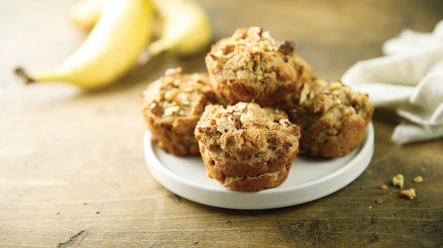 מאפינס בננה וחמאת בוטנים ללא גלוטן (צילום: פסקל פרץ-רובין)