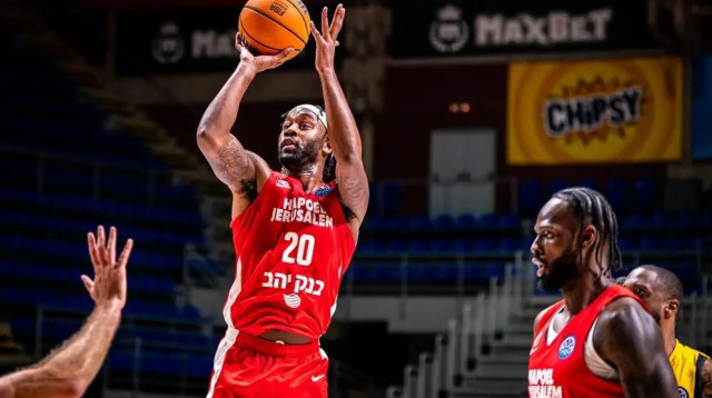 ליוואי רנדולף הפועל ירושלים (צילום: אתר רשמי, ליגת האלופות של פיב"א)