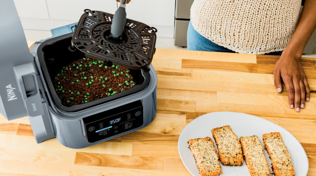 תתכוננו להתמכר! המכשיר שמכין מגוון ארוחות ב- 15 דקות וללא מאמץ (צילום: שריג אלקטריק)