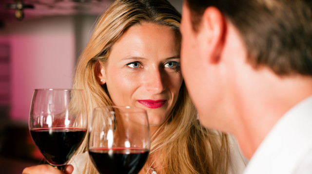 ארוחת ערב לכבוד הוולנטיינ'ס דיי (צילום: אינג'אימג')