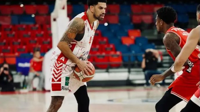 "למקום אחר לא הייתי מגיע במצב מלחמה, אבל אני יודע שלא יסכנו אותנו". ג'יימס פלדין (צילום: אתר רשמי, הפועל גליל עליון)