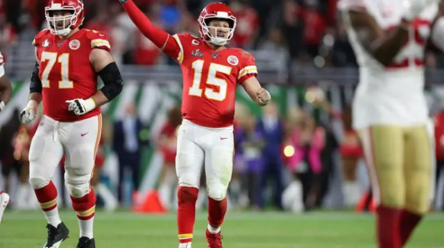 מהומס בסופרבול מול הניינרס. האם יצליח להתקדם לכיוון בריידי? (צילום: GettyImages, Perry Knotts)