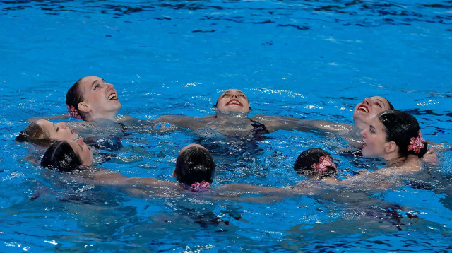 נבחרת השחייה האומנותית של ישראל באליפות העולם בקטאר (צילום: אתר רשמי, סימונה קסטרווילארי, איגוד השחייה)