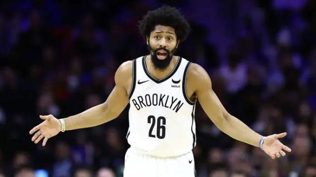 לברון וחבריו קיבלו עוד קצת יכולות התקפיות בקו האחורי. דינווידי (צילום: GettyImages, Tim Nwachukwu)