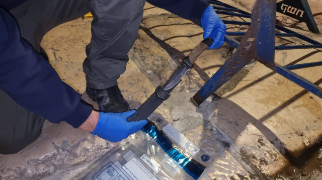 הסכין שעל פי החשד שימשה את המחבל  (צילום: דוברות המשטרה)