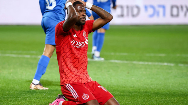 שחקן הפועל תל אביב מאוויס צ'יבוטה (צילום: דני מרון)