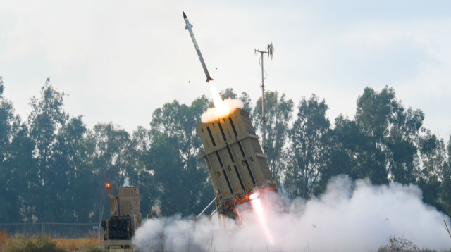 סוללת כיפת ברזל במהלך מבצע "עלות השחר" (צילום: דובר צה"ל)