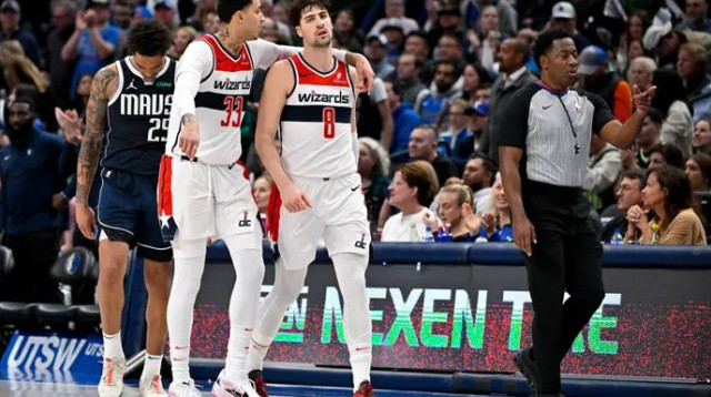 רק שימשיך ככה. אבדיה עם קוזמה (צילום: רויטרס)