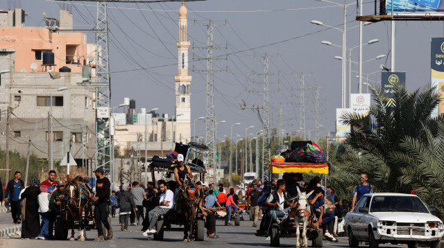 תושבי עזה בצפון הרצועה (צילום: REUTERS/Mohammed Salem)