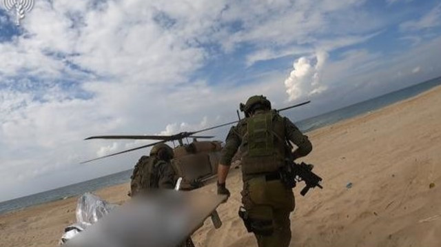 חילוץ פצועים מצפון הרצועה (צילום: דובר צה"ל)