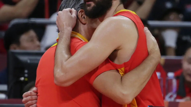 ריקי רוביו עם מאמן נבחרת ספרד סרג'יו סקאריולו (צילום: רויטרס)