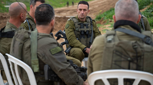 הרמטכ"ל הרצי הלוי באוגדת עזה (צילום: דובר צה"ל)