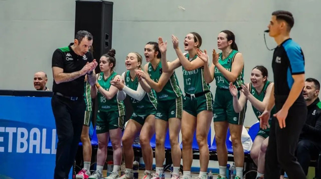 שחקניות נבחרת אירלנד בכדורסל (צילום: אתר רשמי, אתר פיב"א)