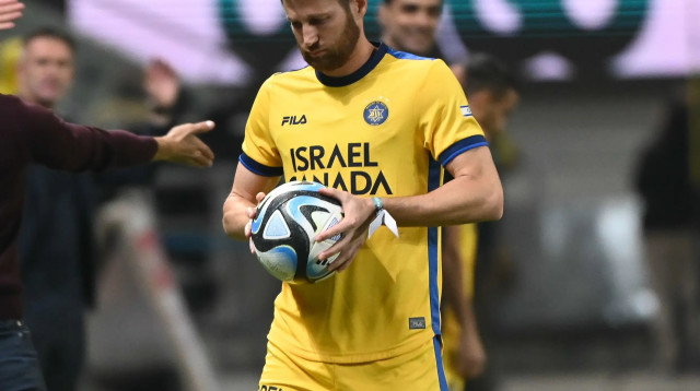 שחקן מכבי תל אביב שרן ייני (צילום: ברני ארדוב)