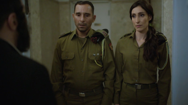 אגרוף בבטן. מערכון הפתיחה של "ארץ נהדרת" (צילום: צילום מסך)