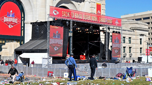 במת הניצחון הריקה אחרי הירי בעיר קנזס סיטי (צילום: רויטרס)