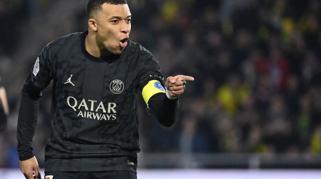 קיליאן אמבפה חוגג שער לזכות פריז סן ז'רמן (צילום: GettyImages, SEBASTIEN SALOM-GOMIS/AFP)