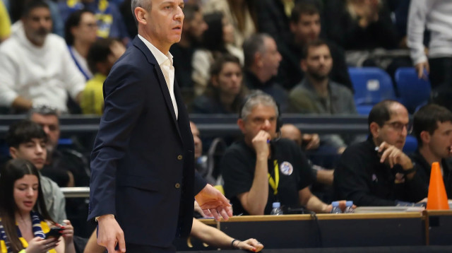 עודד קטש מאמן מכבי תל אביב (צילום: אודי ציטיאט)