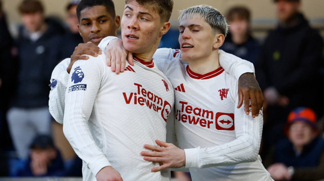 אלחנדרו גרנאצ'ו, רסמוס הוילונד, מרכוס רשפורד שחקני מנצ'סטר יונייטד חוגגים (צילום: רויטרס)