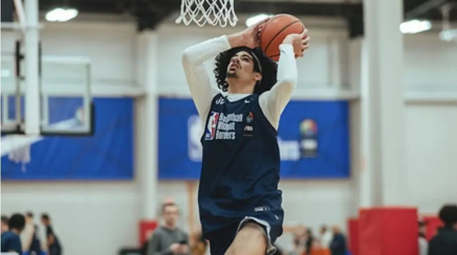 הכדורסלן הישראלי שון אבייב (צילום: אתר רשמי, מתוך טוויטר)