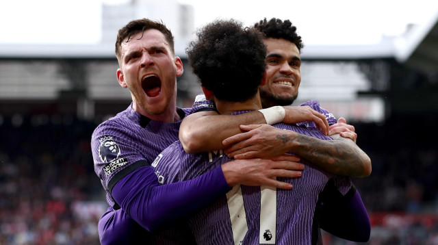 אנדי רוברטסון חוגג עם מוחמד סלאח לואיס דיאס ליברפול (צילום: GettyImages)