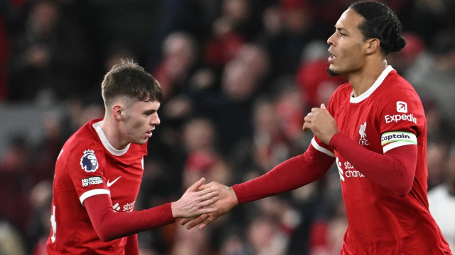 וירג'יל ואן דייק לצד קונור בראדלי ליברפול (צילום: GettyImages)