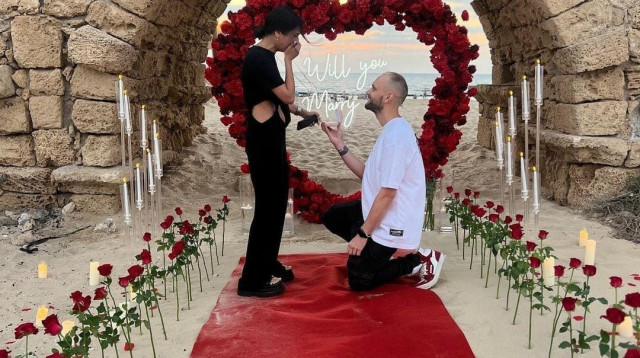 זוג מלמעלה - מסדרים לך הצעת נישואין שהיא לא תשכח (צילום: יח"צ)