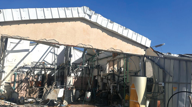 מכון החליבה ההרוס בקיבוץ כיסופים (צילום: באדיבות מועצת החלב)