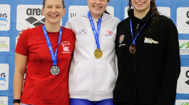 אנסטסיה גורבנקו באליפות ישראל בשחייה (צילום: אתר רשמי, ארז ארטנשטיין, איגוד השחייה)