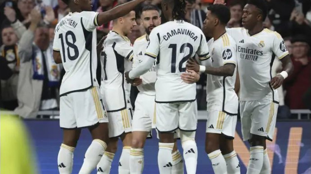 פתיחה מהממת. ריאל מדריד חוגגת (צילום: אימג'בנק  GettyImages, PIERRE-PHILIPPE MARCOU/AFP)