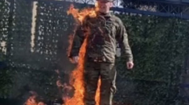 החייל שהצית עצמו מול שגרירות ישראל (צילום: רשתות חברתיות, שימוש לפי סעיף 27 א')