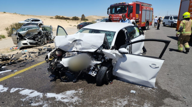 תאונת דרכים בכביש 40 (צילום: דוברות מד"א)