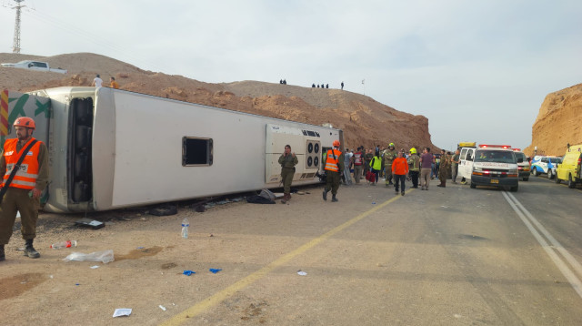 התאונה בכביש 90 (צילום: מועצה אזורית הערבה התיכונה)