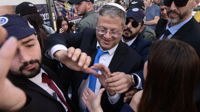 בן גביר בכפר שלם (צילום: אבשלום ששוני)