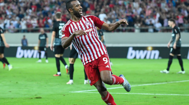 שחקן אולימפיאקוס איוב אל קעבי (צילום: רויטרס)