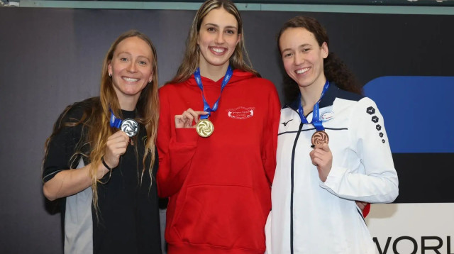 הפודיום בתרגיל הסולו בשחייה אומנותית – שלי בובריצקי, אריאל נשיא ועדן בלכר (צילום: אתר רשמי, גלעד קוולרצ'יק, איגוד השחייה)