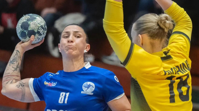 שיר וקרט נבחרת ישראל בכדוריד נשים (צילום: אתר רשמי, איגוד הכדוריד בסלובקיה)