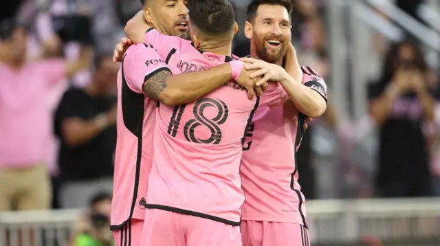 הכל דופק כמו שעון. מסי, סוארס ואלבה (צילום: רויטרס)