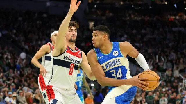 האמנם, לא שומרים? יאניס ואבדיה (צילום: GettyImages, Stacy Revere)